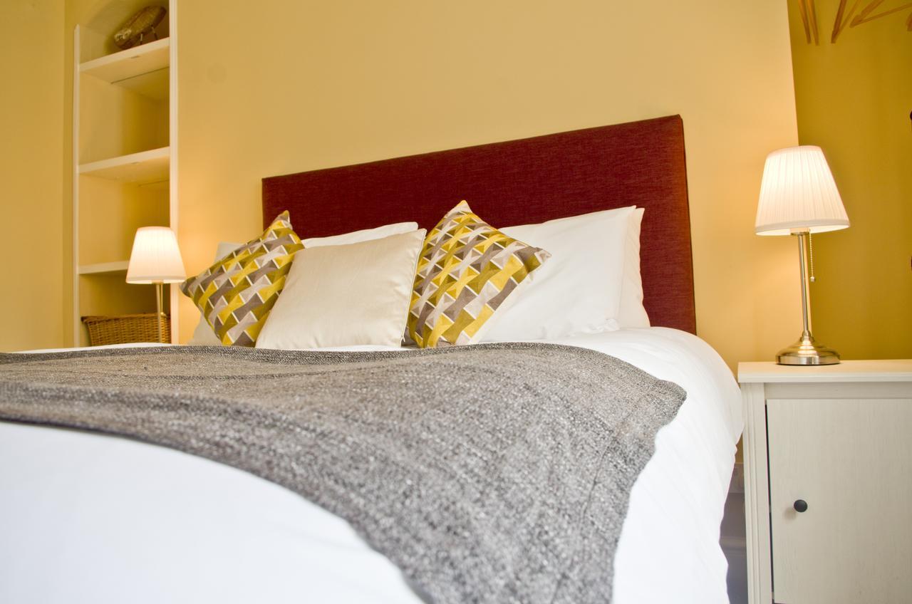 The Red Lion Bed & Breakfast ไนท์ตัน ภายนอก รูปภาพ