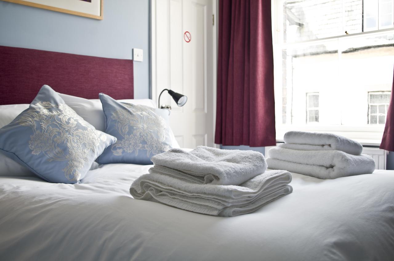 The Red Lion Bed & Breakfast ไนท์ตัน ภายนอก รูปภาพ